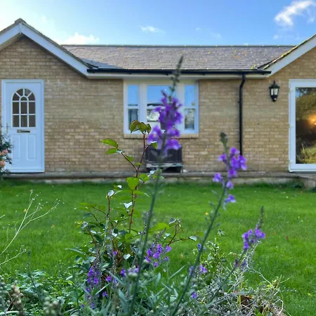 Cosy Hillside Annex Apartment Stanwick  Exterior photo